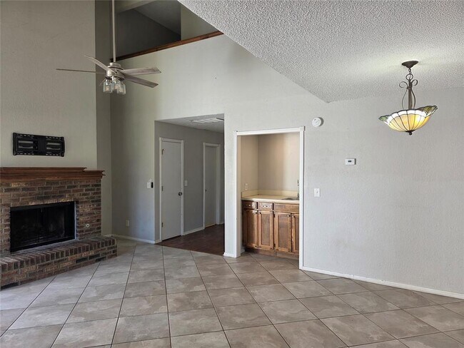 Building Photo - 317 Abilene Ave