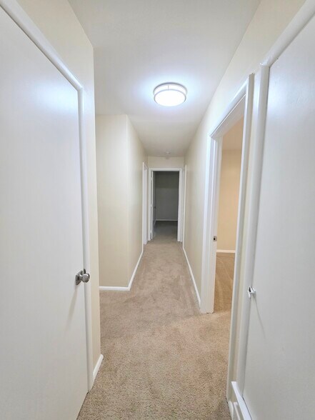 Building Photo - 4014 Sun Valley Dr