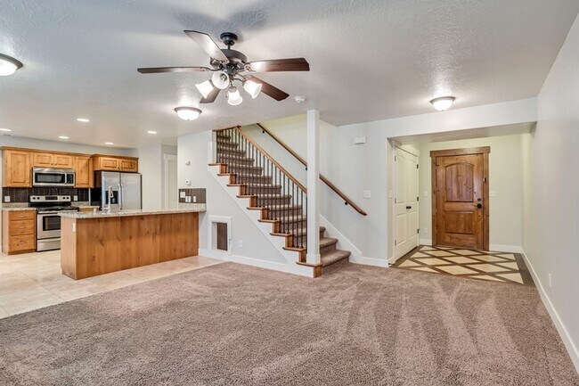 Building Photo - 939 W 175 S