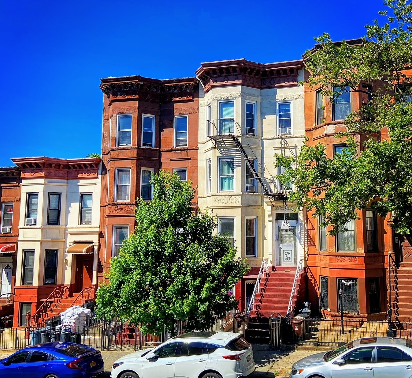 outside - 451 51st St