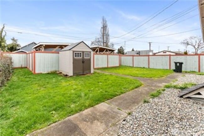 Building Photo - McKinley Duplex