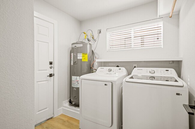 Building Photo - BEAUTIFUL 4 BEDROOM PROPERTY LOCATED IN BU...