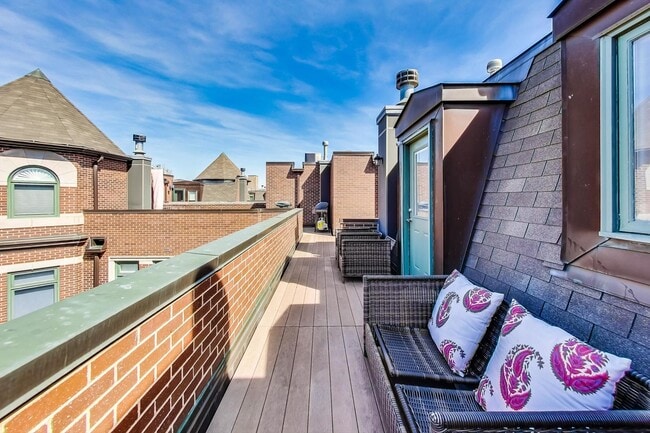 Building Photo - 1351 W Altgeld St