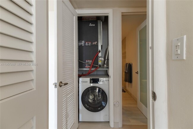 Building Photo - 1345 Lincoln Rd