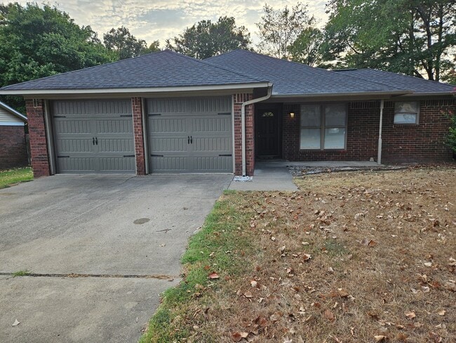 Building Photo - 21 Bernard Dr