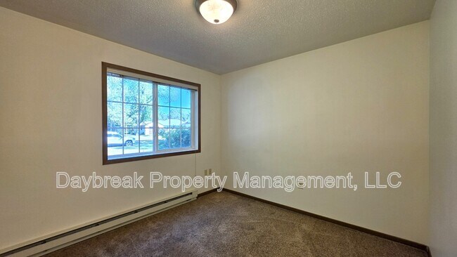 Building Photo - 317 16th St S
