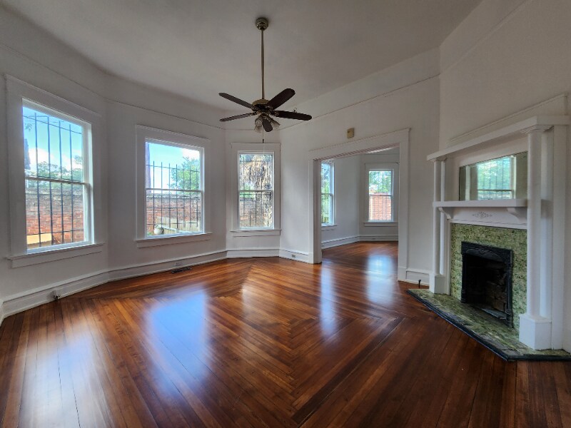 Building Photo - 106 S Bayou St