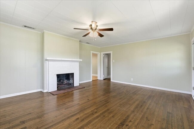 Building Photo - Charming 3-Bedroom Home with Large Fenced Yard in Richmond Hill!