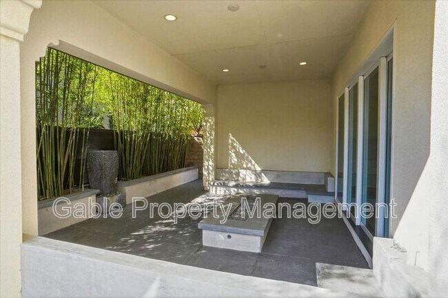 Building Photo - 27623 Solana Wy