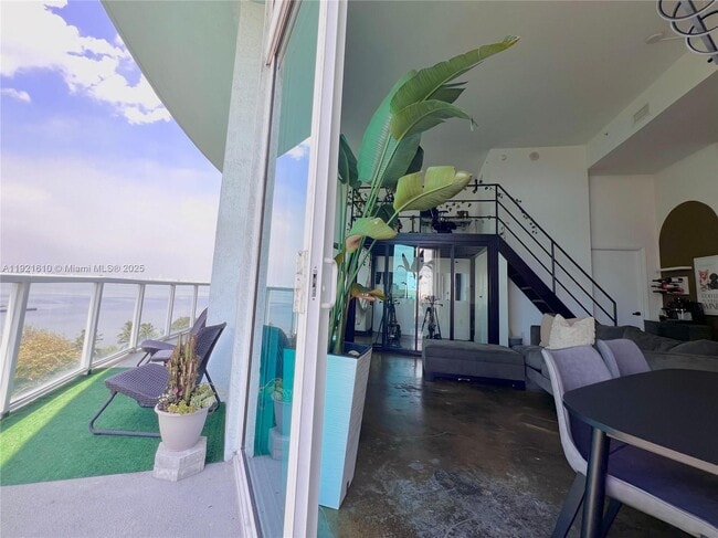 Building Photo - 1900 N Bayshore Dr