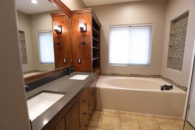 Building Photo - 8205 Mescalero Dr