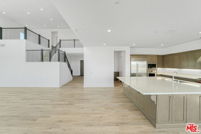 Building Photo - 20534 Edgewood Ct