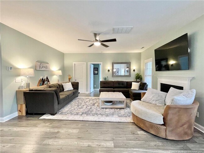 Building Photo - 82 Revolutionary Rd