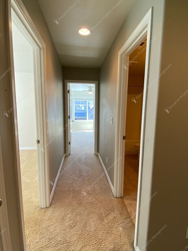 Building Photo - Spacious Corner Home in Prime SW Bend Loca...