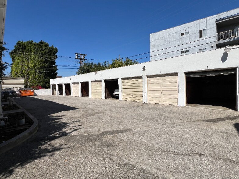 Building Photo - 209 W Maple St