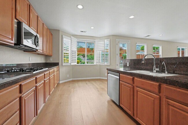 Building Photo - 4865 Peninsula Point Dr