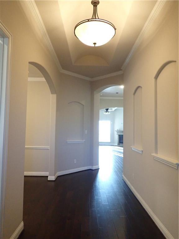 Building Photo - 409 Silver Trail