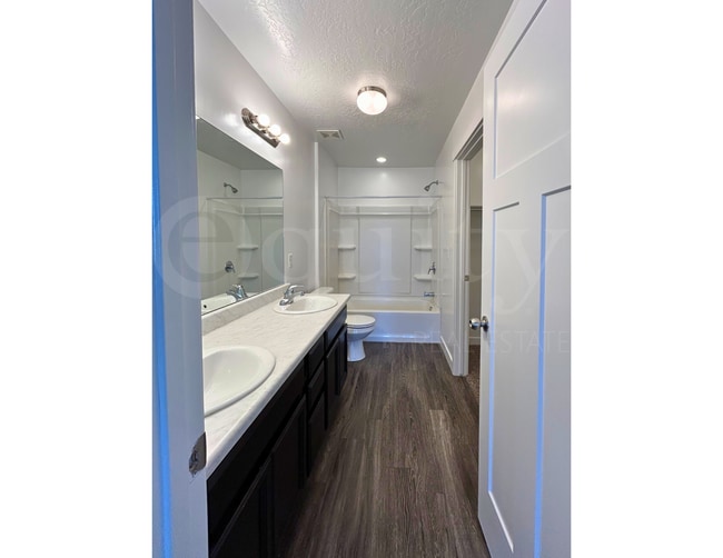 Building Photo - 674 E 380 N