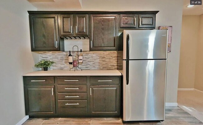 Building Photo - Modern 3 Bedroom 4 Bathroom Bellevue Home!