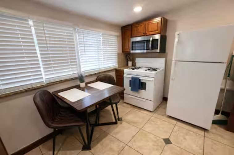 Building Photo - 1014 Brown St