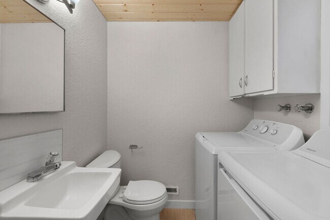 Building Photo - 4 Bedroom completely remodeled home in Fort Collins