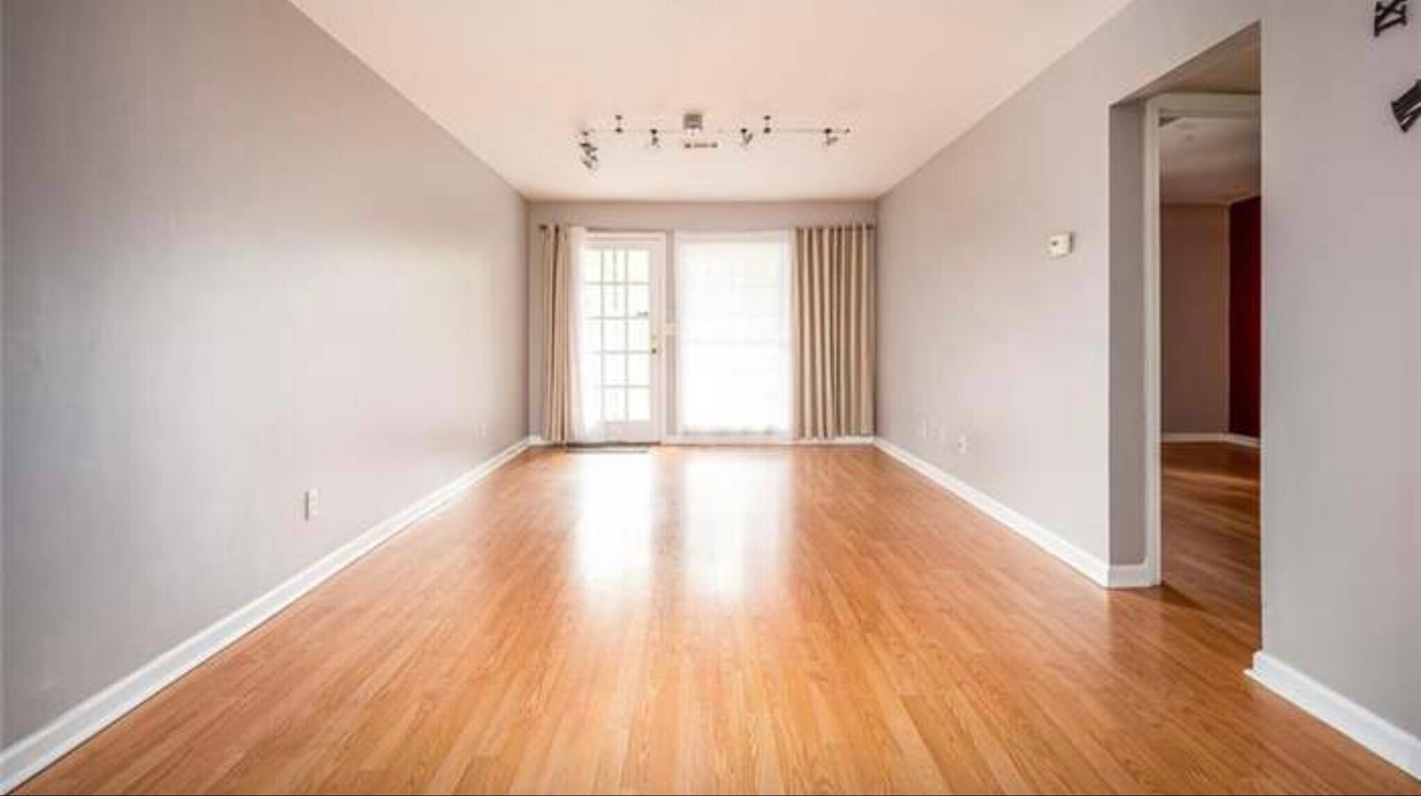 Building Photo - 3091 Colonial Way
