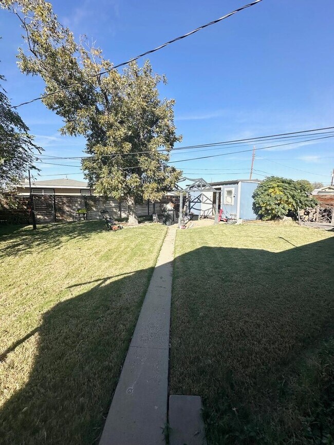 Building Photo - 3 Bed 1.5 Bath Ready to Rent ASAP!