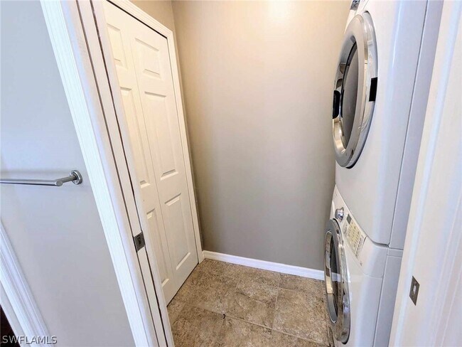 Building Photo - 1548 Whiskey Creek Dr