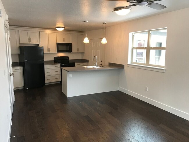 Building Photo - $1295.00/ Brand new 1 bedroom 1 bath condo