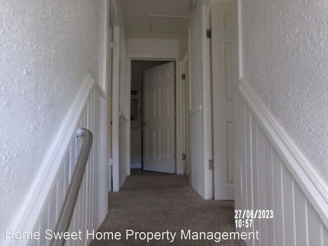 Building Photo - 3 br, 2 bath House - 715 E. First Street