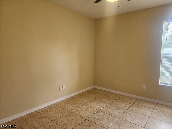 Building Photo - 415 NE 25th Ave