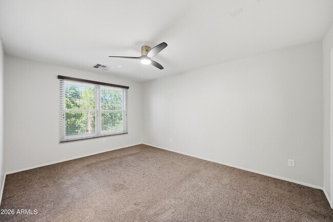Building Photo - 2250 E Wayland Dr