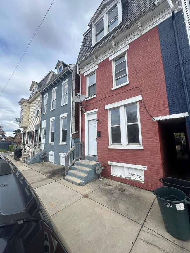 Building Photo - 731 S Beaver St