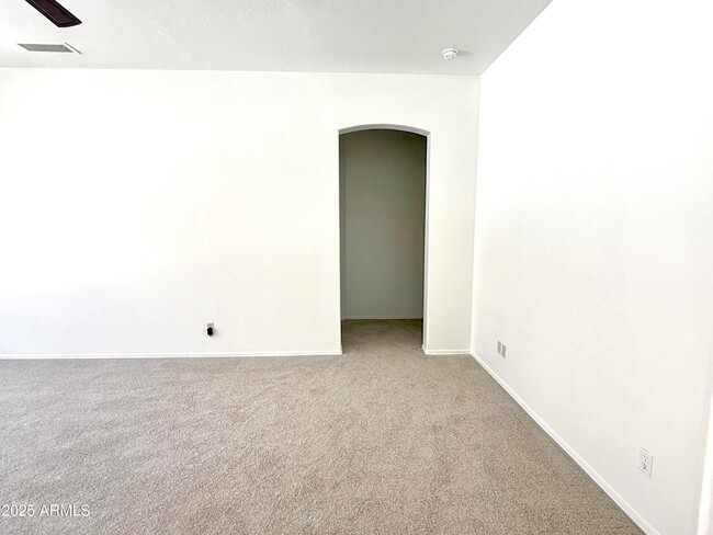Building Photo - 4208 E Hamblin Dr