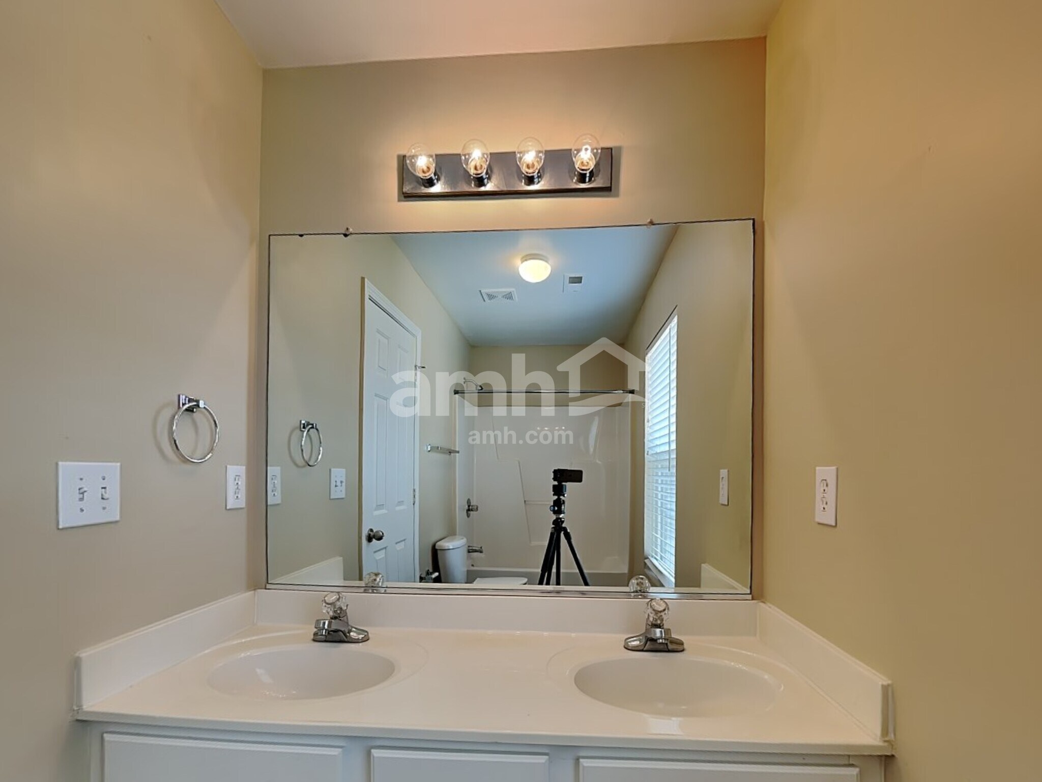 Building Photo - 4640 Lauren Woods Ct