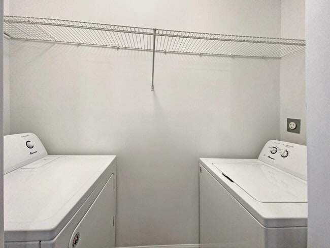 Building Photo - 1345 Crystal Way