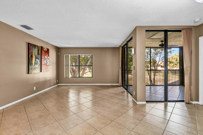 Building Photo - 4527 Carambola Cir S