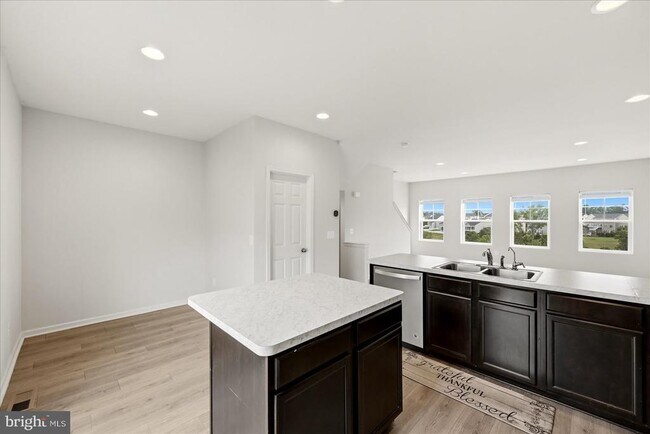 Building Photo - 246 Norland Knoll Dr