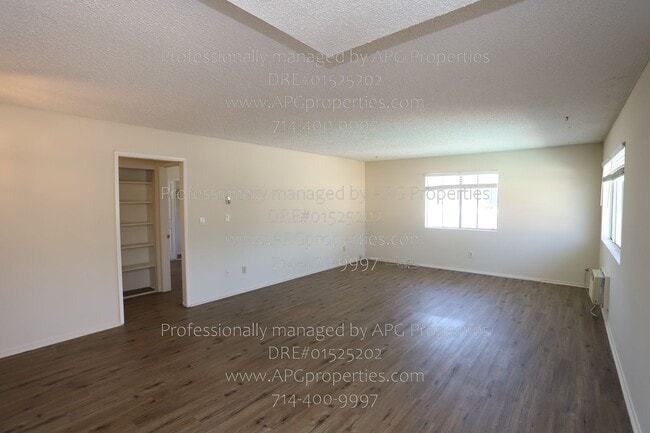 Building Photo - 414 N Clark St