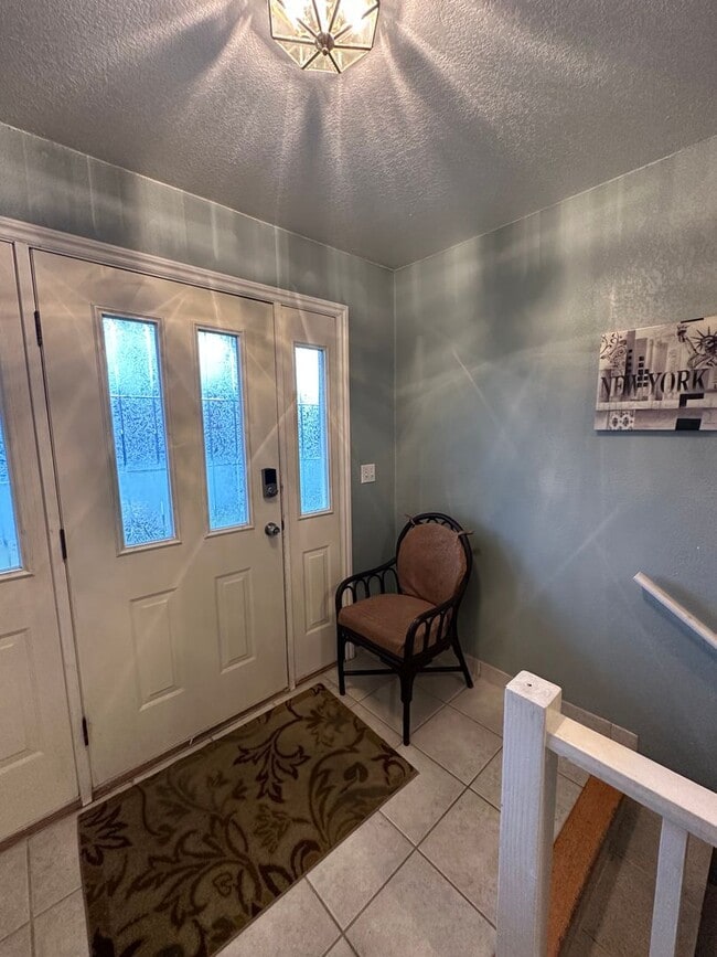 Building Photo - Spacious Kenai Home!