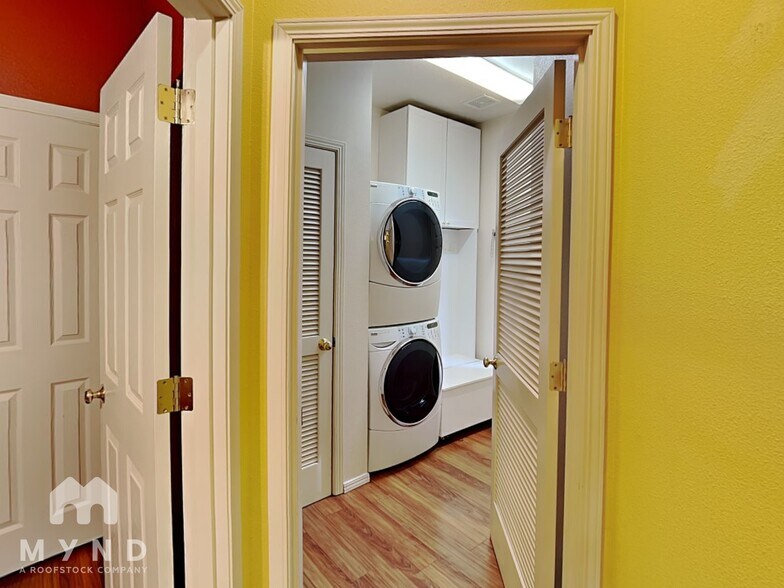 Building Photo - 1723 NE Ashberry Dr