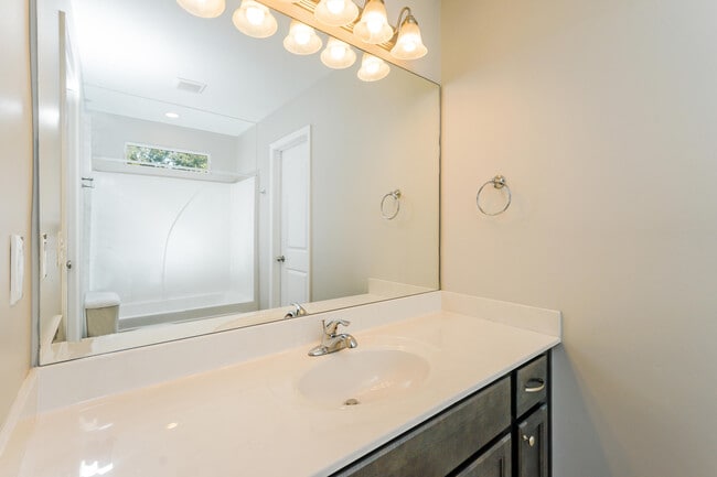 Building Photo - 1961 Drummond Dr