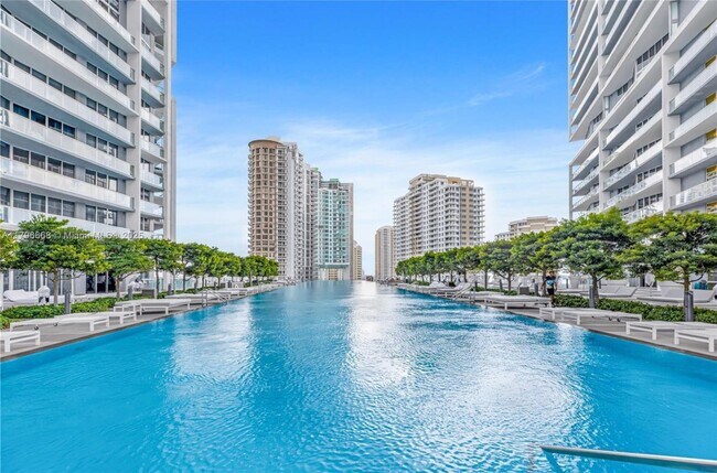Building Photo - 475 Brickell Ave