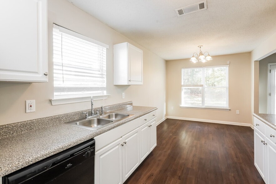 Building Photo - 3046 Summer Breeze Dr