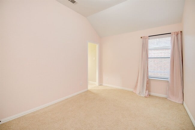 Building Photo - 158 N Almondell Way