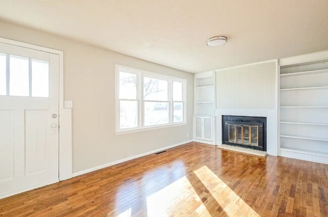 Building Photo - 3713 Woodlawn Terrace