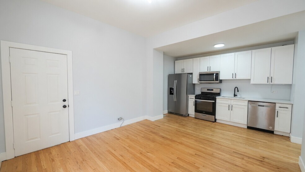 Building Photo - 932 N Richmond St