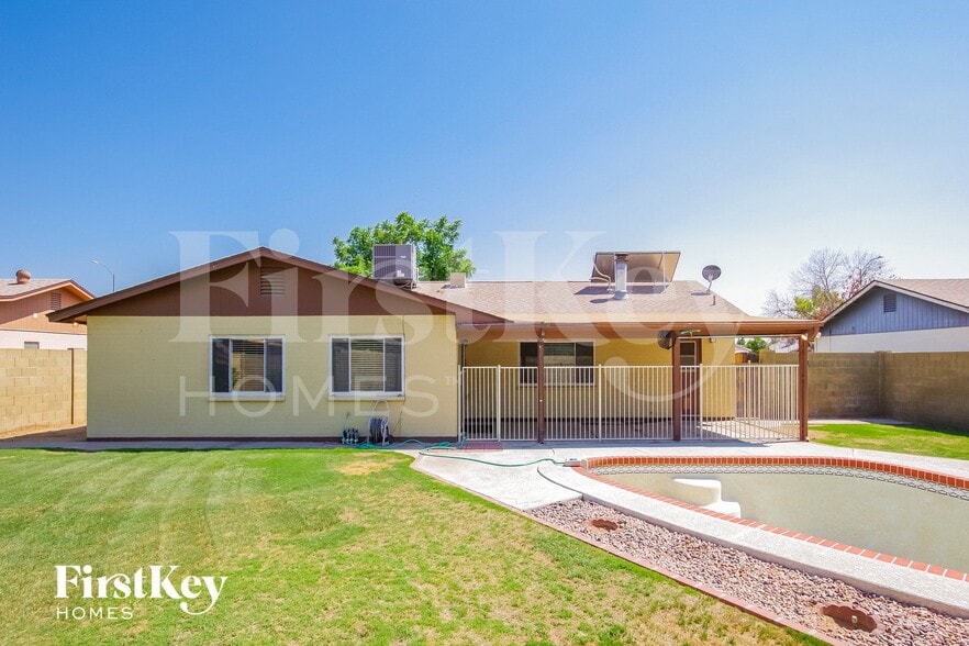 Building Photo - 4710 W Paradise Ln