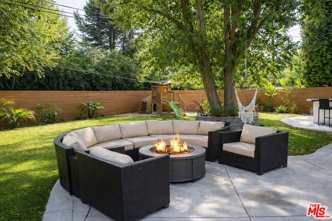 Building Photo - 6329 Jumilla Ave