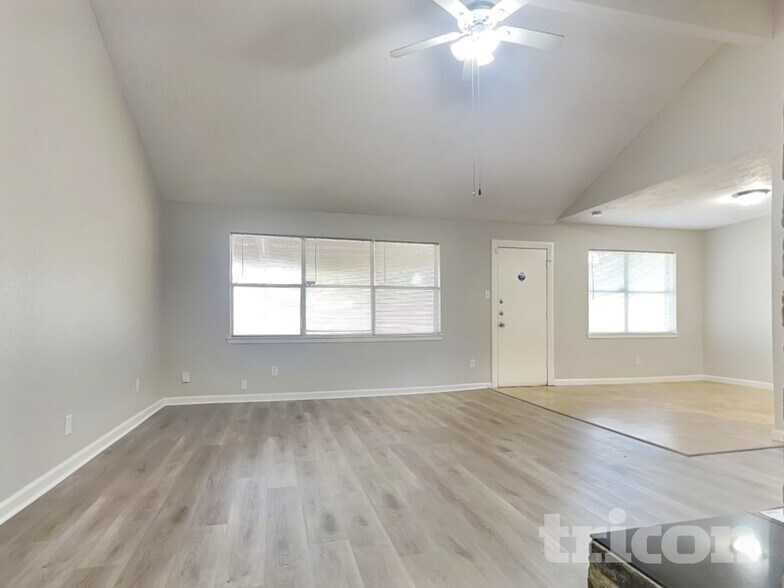 Building Photo - 2047 Lexington Woods Dr